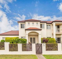 Nice home in the Regatta waters estate close to theme parks - Great Ocean Road Tourism
