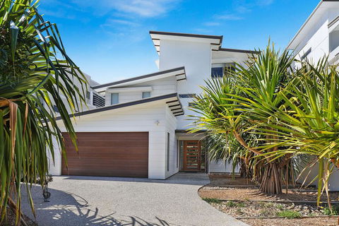 NORTHSHOR- ULTIMATE BEACH HOUSE - Great Ocean Road Tourism 1