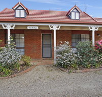 Oak Cottage - Tudor Village Unit 5 - Great Ocean Road Tourism