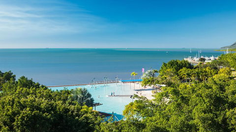 Oaks Cairns Hotel - Great Ocean Road Tourism 1