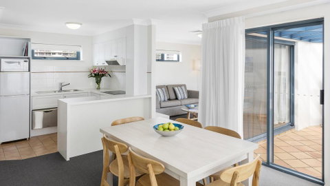 Oaks Gold Coast Calypso Plaza Suites - Great Ocean Road Tourism 3