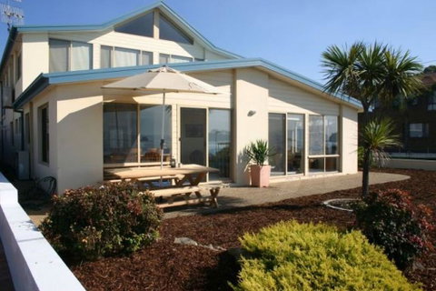 On Casey's - Great Ocean Road Tourism 1
