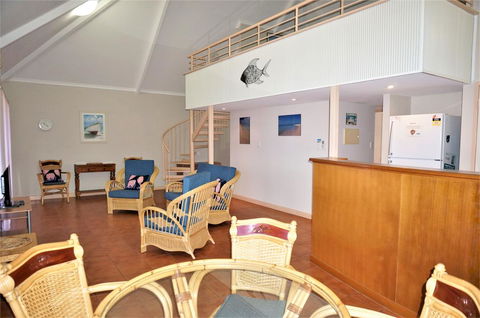 Osprey Holiday Village Unit 109 - Pleasant 3 Bedroom Holiday Villa With A Pool In The Complex - Great Ocean Road Tourism 1
