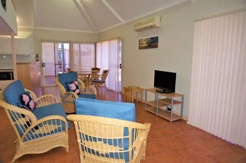 Osprey Holiday Village Unit 109 - Pleasant 3 Bedroom Holiday Villa With A Pool In The Complex - Great Ocean Road Tourism 3