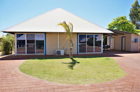 Osprey Holiday Village Unit 109 - Pleasant 3 Bedroom Holiday Villa With A Pool In The Complex - Great Ocean Road Tourism 0