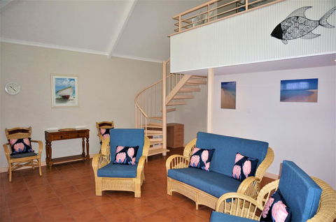 Osprey Holiday Village Unit 109 - Pleasant 3 Bedroom Holiday Villa With A Pool In The Complex - Great Ocean Road Tourism 2