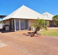 Osprey Holiday Village Unit 111 - Splendid 3 Bedroom Holiday Villa with a Pool in the Complex - Great Ocean Road Tourism