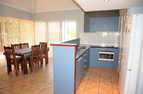 Osprey Holiday Village Unit 115 - Idyllic 3 Bedroom Holiday Villa With A Pool In The Complex - Great Ocean Road Tourism 3