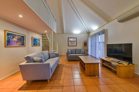 Osprey Holiday Village Unit 123 - Blissful 3 Bedroom Holiday Villa With A Pool In The Complex - Great Ocean Road Tourism 0