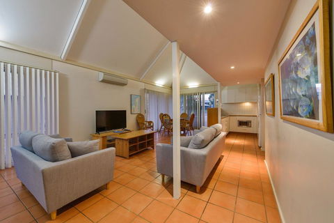 Osprey Holiday Village Unit 123 - Blissful 3 Bedroom Holiday Villa With A Pool In The Complex - Great Ocean Road Tourism 1