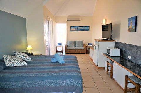 Osprey Holiday Village Unit 201-1 Bedroom - Wonderful 1 Bedroom Studio Apartment With A Pool In The Complex - Great Ocean Road Tourism 1