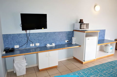 Osprey Holiday Village Unit 222-1 Bedroom - Great 1 Bedroom Studio Apartment With A Pool In The Complex - Great Ocean Road Tourism 2