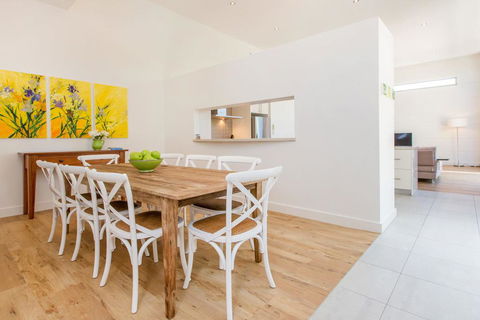 PALM COURT RETREAT - MORNINGTON - Great Ocean Road Tourism 1