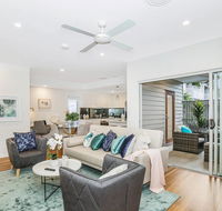 Park Avenue Townhouse Retreat Brisbane Sleeps 10 - Great Ocean Road Tourism