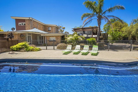 Paw Up Luxury Villa In Rye - Great Ocean Road Tourism 0