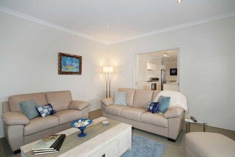 Penguin 4 Bedroom House By Shoalwater Executive Homes - Great Ocean Road Tourism 3