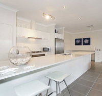 Penguin 4 Bedroom House by Shoalwater Executive Homes - Great Ocean Road Tourism