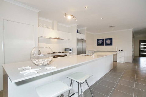 Penguin 4 Bedroom House By Shoalwater Executive Homes - Great Ocean Road Tourism 0