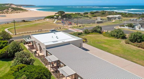 Peterborough House Motel - Great Ocean Road Tourism 0