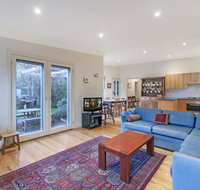 Plovers Rest - central 3 bedroom cottage with small orchard - Great Ocean Road Tourism
