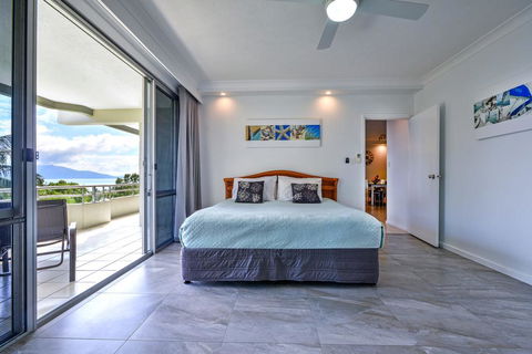 POINCIANA 101 HAMILTON ISLAND CENTRALLY LOCATED 3 BEDROOM, Plus BUGGY!! - Great Ocean Road Tourism 0