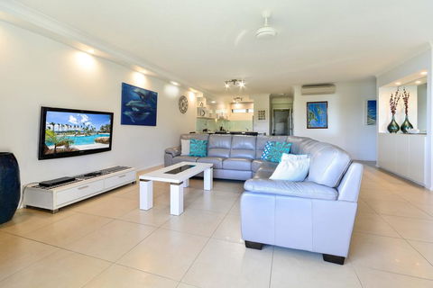POINCIANA 101 HAMILTON ISLAND CENTRALLY LOCATED 3 BEDROOM, Plus BUGGY!! - Great Ocean Road Tourism 3