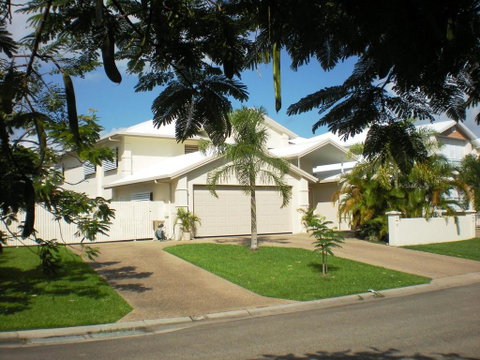 Poinciana Terraces - Great Ocean Road Tourism 0