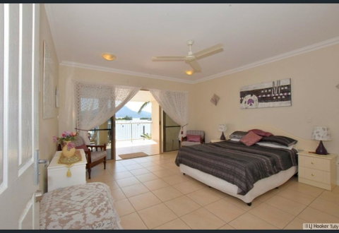 Poinciana Terraces - Great Ocean Road Tourism 1