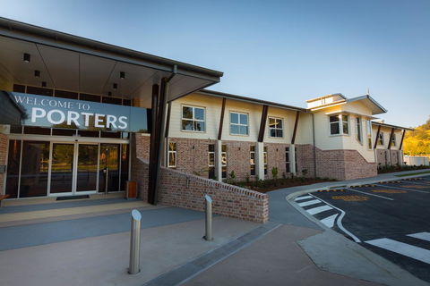 Porter's Plainland Hotel - Great Ocean Road Tourism 0