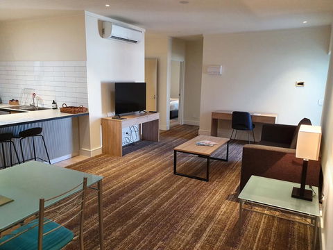 Porter's Plainland Hotel - Great Ocean Road Tourism 3
