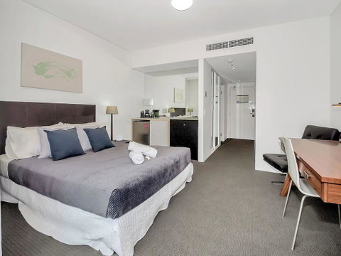 Privately Owned Hotel Room By Cairns Marina 222 - Great Ocean Road Tourism 0