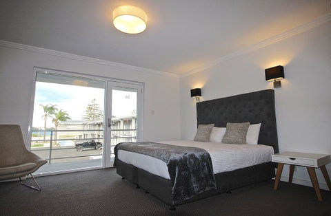 Quays Hotel - Great Ocean Road Tourism 1