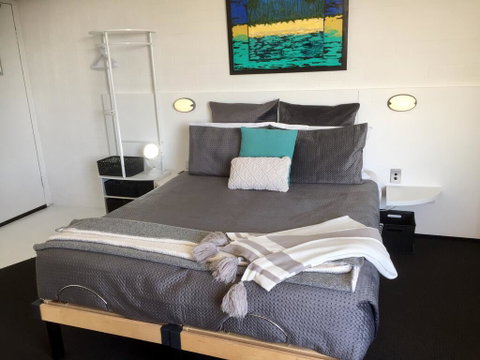 Ramada Resort Studio Split Queen Electric Adjustable Bed - Great Ocean Road Tourism 1