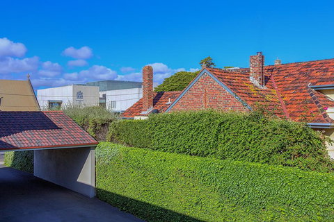 Redwood Manor Motel Apartments - Great Ocean Road Tourism 3