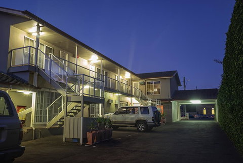 Redwood Manor Motel Apartments - Great Ocean Road Tourism 1