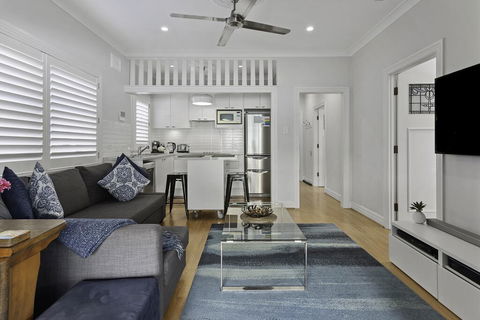 Relaxed Clovelly Beach Home - Parking - Cloey6 - Great Ocean Road Tourism 3