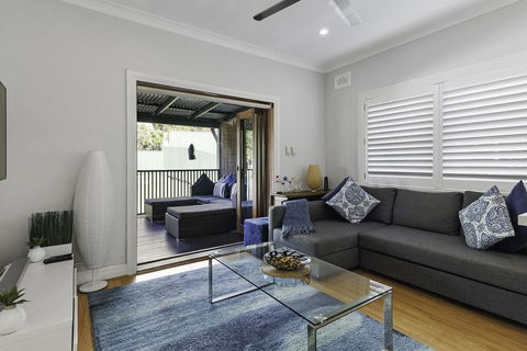Relaxed Clovelly Beach Home - Parking - Cloey6 - Great Ocean Road Tourism 2