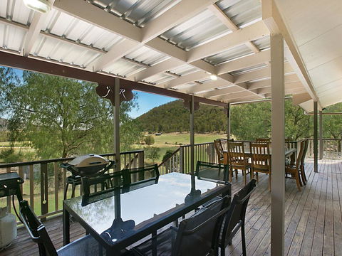 Rosa House In Broke, 4br House In Walking Distance To Cellar Doors - Great Ocean Road Tourism 0