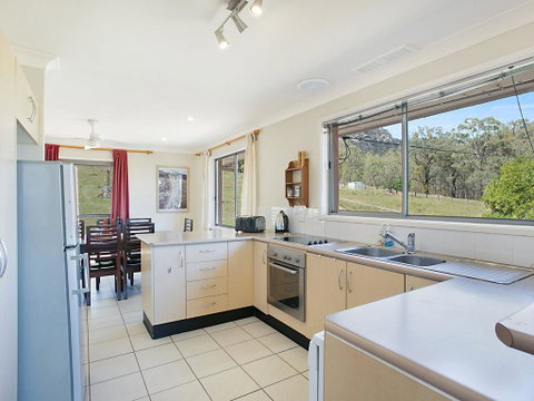 Rosamund House In Broke, 4br House In Walking Distance To Cellar Doors - Great Ocean Road Tourism 2