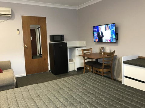 Roydons Motor Inn - Great Ocean Road Tourism 0