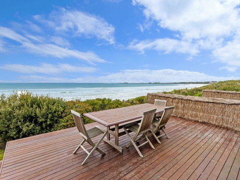 RUBY'S BEACHFRONT - Great Ocean Road Tourism 0