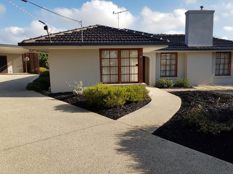 Sandy Bottoms - Great Ocean Road Tourism 0