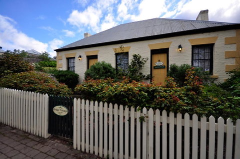 Sargeants & Armoury Cottages 1823 - Great Ocean Road Tourism 1