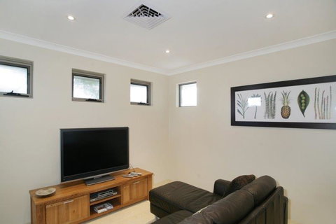 Seal 4 Bedroom House By Shoalwater Executive Homes - Great Ocean Road Tourism 2
