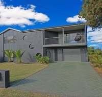 Seaside Escape - at Jones Beach swimming pool - Great Ocean Road Tourism