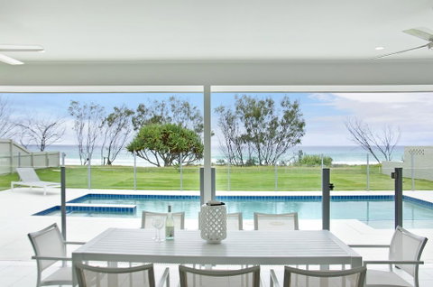 Sentosa On Tugun - Beachfront 5 Bedroom - Great Ocean Road Tourism 1