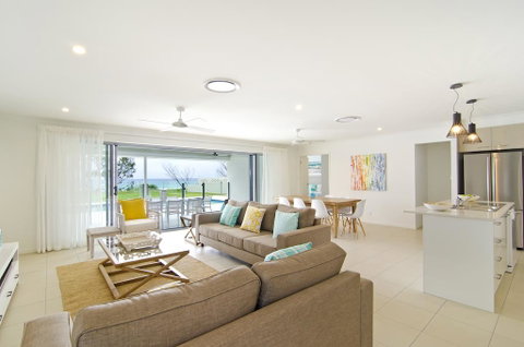 Sentosa On Tugun - Beachfront 5 Bedroom - Great Ocean Road Tourism 3