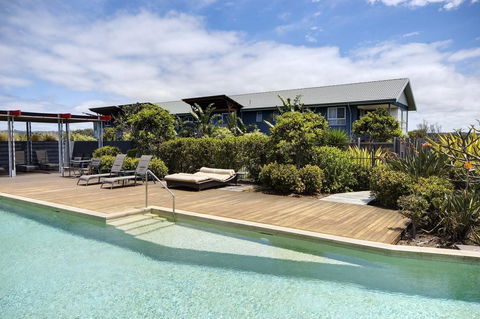 Serenity Diamond Beach (formerly Ramada Resort Diamond Beach) - Great Ocean Road Tourism 1