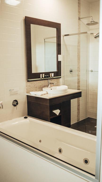 Sfera's Park Suites & Convention Centre - Great Ocean Road Tourism 3