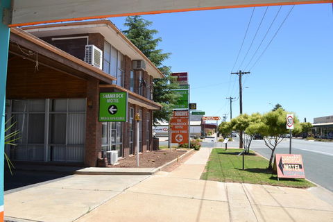 Shamrock Hotel Motel Balranald - Great Ocean Road Tourism 0